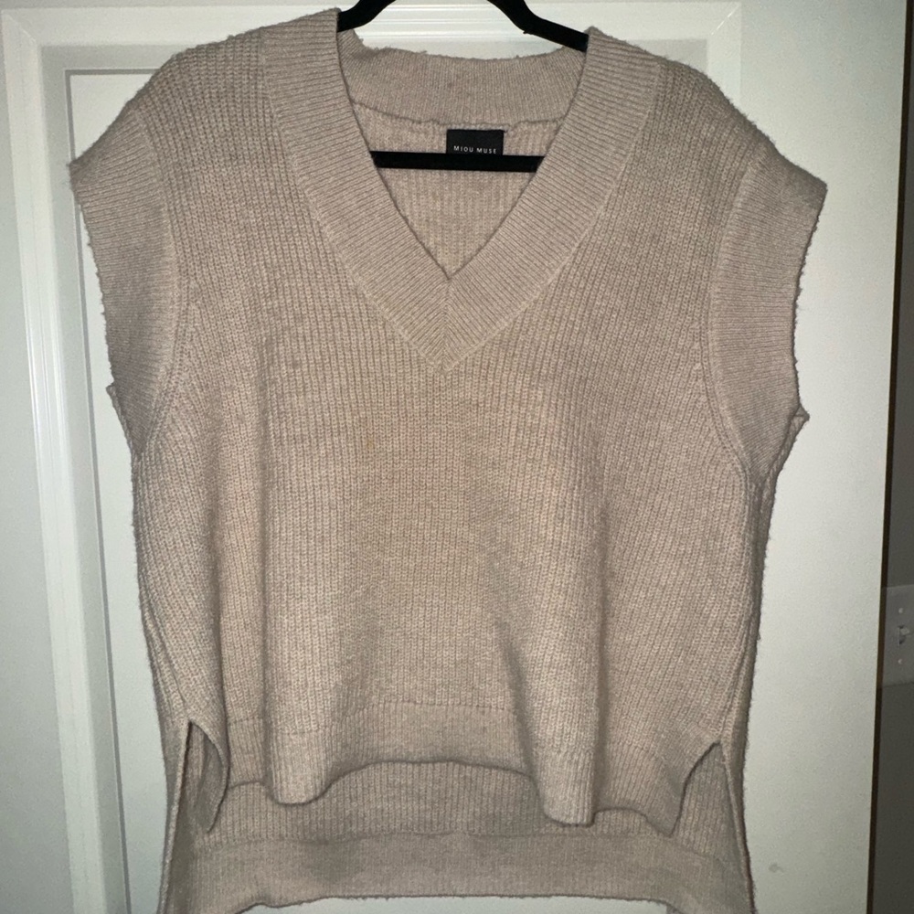 New Look Women's V-Neck Beige Sweater Vest
